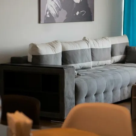 Apartment Floor Downtown Port View *